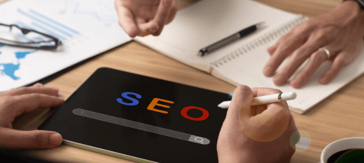 Kaia de hikoop mostrando que errores SEO cometió un cliente en su pagina web y como solucionarlo